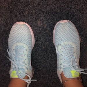 Women’s Nike teal sneakers